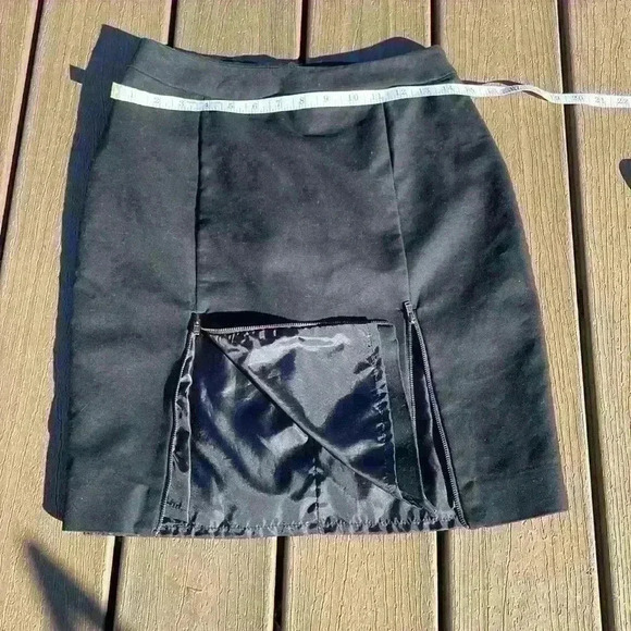 Worthington women’s size 2 petite skirt with zipper closure and zipper accents - Picture 9 of 9